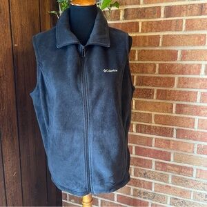 Columbia Women XL Fleece Vest Black XL Full Zip Inner Pockets Embroidered Logo